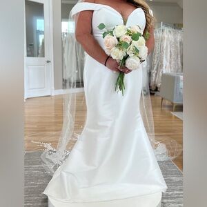 Allure Off-Shoulder Wedding Dress-Never altered Brand New! Sz 22 (street sz 16)